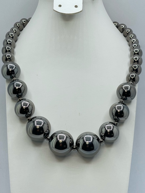 Unsigned Jewelry - Bright Silver Large Beaded Necklace Silver Tone Statement Graduated Bold